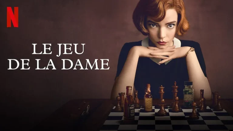 Affiche de la série Le Jeu de la Dame avec l'actrice devant un échiquier